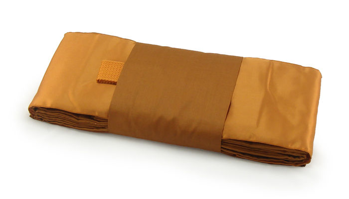 ชุดผ้าไตรจีวร-สีแก่นขนุน-ประกอบด้วย-สบง-จีวร-สังฆาฏิ-รัดอก-ผ้ากราบ-รัดประคด-อังสะ-ขนาด-2x3-หลา-ราคา-1-250-บาท