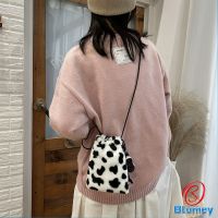 Blumey กระเป๋าสะพายข้าง กระเป๋าลายวัว ขาว ดำ  messenger bag