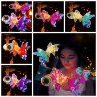 HYD0856 งานทำมือ โคมไฟไหว้พระจันทร์ DIY พร้อมไฟ LED ขอให้โชคดี KOI carp Fish Lantern แบบพกพาได้ ที่ส่องสว่างส่องสว่าง โคมไฟปาร์ตี้เรืองแสง อุปกรณ์ประกอบฉากการถ่ายภาพ