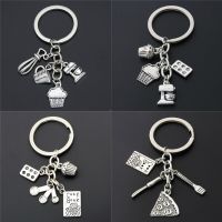 【DT】1PC Cake Charms Measuring Spoons Egg With Pan Keychain Cook Book Keyring For Cooks Chefs Baker Gift Baking Jewelry hot