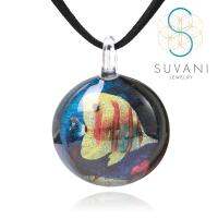 Suvani Jewelry - จี้ศิลปะการเป่าแก้วมูราโน่ ทรงกลม รูปปลา พร้อมสร้อยคอหนังเทียมสีดำ ปรับความยาวได้ 18-20นิ้ว