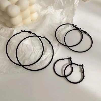 【YP】 Fashion Matte Hoop Earrings Hip Hop for Brincos 2021 Trend Goth Jewelry