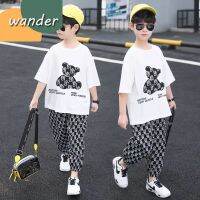 WANDER ชุดเด็กผู้ชาย เสื้อยืดแขนสั้นเด็กผู้ชาย ลายการ์ตูนหมี กางเกงหลวมผ้าฝ้ายบริสุทธิ์สองชิ้นแขนสั้นลายดอกไม้2372