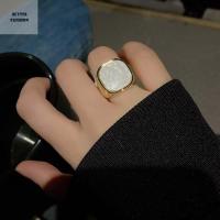 รูปแบบเรียบง่ายเรขาคณิต ALYSSA ผู้หญิงหญิงสาวแหวนสี่เหลี่ยมแหวนใส่นิ้วเครื่องประดับแฟชั่นเรซิ่นสีขาว