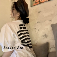 Spades Ace เสื้อครอป เสื้อยืด ชุดเซ็ทผู้หญิง ล้ำสมัย สบายๆ ทันสมัย คลาสสิค WTX23934HX 39Z230925