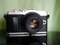 Olympus Pen E-PL7 Mirrorless Digital Camera Black Silver with 35mm F1.6 MF Black Lens, EPL7, EP-L7, EPL-7, EPL 7 เป็นกล้องเซลฟีสุดยอด ให้การถ่ายเซลฟีเป็นเรื่องง่ายๆ ด้วยหน้าจอสัมผัสพลิกลง และโหมดเซลฟีเพื่อสร้างสุดยอดเซลฟีในทุกๆครั้ง เซลฟีสามารถถ่ายได้อย่า