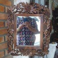 กระจกไม้สักโบราณแกะสลัก ลาย ผลองุ่น สีโอ็ค (Carved Teak Mirror) แขวนผนัง รูปทรง สี่เหลี่ยม ขนาด กว้าง40xหนา3xสูง50 cm. สวยงาม ประณีต และเป็นงานฝีมือ