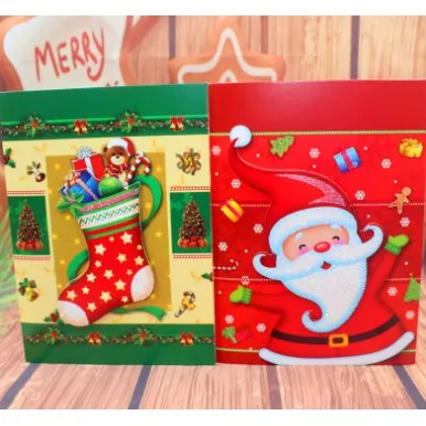 Thiệp đèn Noel có nhạc đặc biệt sẽ mang đến cho bạn cảm giác ấm áp và yên bình trong đêm Giáng sinh. Hình ảnh đèn cũng sẽ khiến bạn nhớ lại những chiếc đèn đường rực rỡ dịp lễ hội. Âm thanh trên thiệp sẽ làm cho không khí Giáng sinh của bạn trở nên vui vẻ hơn nữa.