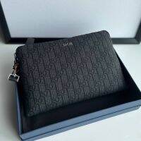 กระเป๋า OBLIQUE CLUTCH