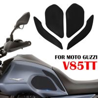 อุปกรณ์เสริมมอเตอร์ไซค์สำหรับ Moto Guzzi V85TT V85แผ่นกันลื่นด้านข้างแบบกันถังน้ำมันแผ่นกันน้ำ2019 2020 2021