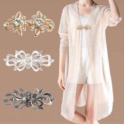 New Style Blouse Shirt Lapel Collar Cardigan Clip Fashion Women Girls Vintage Shiny Crystal Pin Brooch Cape Cloak Clasp Fastener