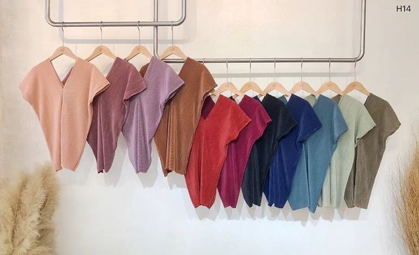 pleated-blouse-เสื้อพลีททรงปีกค้างคาว-ทรงผ่าหน้าคอวีแขนสั้น-ผ้าพลีทไม่ต้องรีด-เสื้อผ้าแฟชั่นผู้หญิง-เสื้อสวยๆ-เสื้อผู้หญิงสวยๆ-my-top