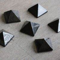 หินปิรามิด Shungite 3ซม