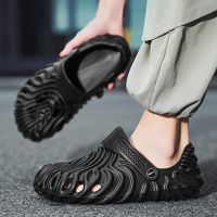 New Men Summer Hollow Out Breathable Beach Sandals Casual Outdoor Slippers Male Water Sandals Men Flip Flops Light Clogs Slieds House Slippers