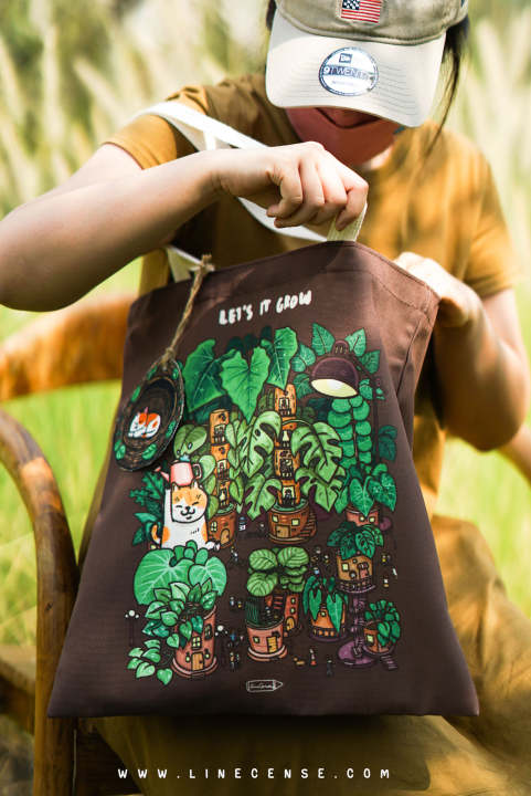 let-it-grow-canvas-tote-bag-กระเป๋าผ้าแคนวาสลายหมู่บ้านต้นไม้และแมวผู้ดูแลเมือง