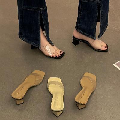 New style รองเท้าแตะรองเท้าแตะแบบใสสำหรับผู้หญิงแฟชั่นใส่ด้านนอก 2023 รองเท้าแตะสวมนิ้วเท้าส้นหนาเรียบง่ายที่นิยมในโลกออนไลน์ในฤดูร้อน