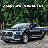 1:24 AUDI Q8 SUV โมเดลรถโลหะผสม Diecast และของเล่นยานพาหนะโลหะรถจำลองของสะสมจำลองเสียงและเบาของขวัญของเล่นเด็ก