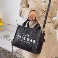 ใหม่สไตล์ร้อน Tote กระเป๋าจับคู่ทั้งหมดตัวอักษรยอดนิยมกระเป๋าผู้หญิงแฟชั่นสตรีทต้นฤดูใบไม้ร่วง 2023 กระเป๋าฤดูใบไม้ผลิและฤดูร้อน