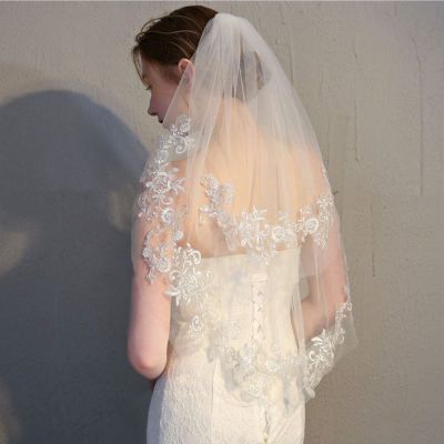 Bridal Lace Wedding Veils for Brides 2-Tier Appliqued Short Waist Length Bride Veil with Comb Soft Tulle Veils