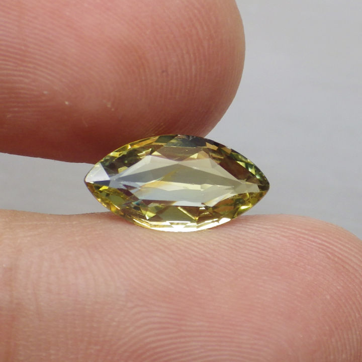 พลอย-แซฟไฟร์-แท้-ธรรมชาติ-natural-yellow-sapphire-หนัก-2-50-กะรัต