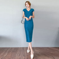 European Stand Three Fold V-Neck Sleeveless Dress In The Summer Of 2022 The New Cultivate Ones Morality Show Thin Buttock Pencil Skirt Pleated Pack