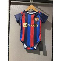 2223เด็กใหม่ Romper Barcelona Home เสื้อฟุตบอลสีแดงสีฟ้าลาย Romper JERSEY แขนสั้น JERSEY bodysuit ขนาด912 Barcelona Baby Rome jeseye