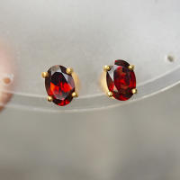 ต่างหูพลอยโกเมนจันทบุรี (Garnet) เรือนเงินแท้92.5%ชุบทอง พลอยสีแดงอมน้ำตาล เนื้อใส  พลอยแท้บ่อ จันทบุรี