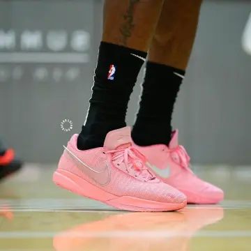 lebron james basketball shoe