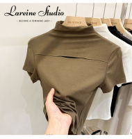 LAREINE เสื้อยืดแขนสั้นผู้หญิง,เสื้อยืดกึ่งคอสูงเสื้อเอวลอยมีรูใหม่สำหรับฤดูร้อน2023สไตล์ฝรั่งเศส