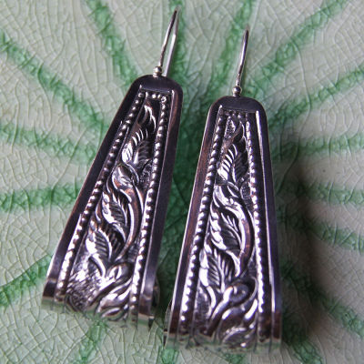 Thai design earrings Sterling silver  nice beuatiful สวยงาม ตำหูเงินสเตอริง ลวดลาย ไทย สวยงามยิ่งใช้ยิ่งเงางาม สวยมากงานละเอียด