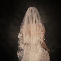 Short Wedding Veil Appliques Edge Wedding Veils with Comb Two Layer Fingertip Veil Short Bride Veils Hair Accessories