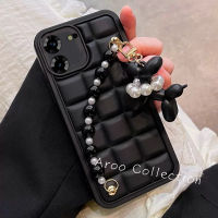 Phone Case เคส Tecno Pova 5 Pova5 Pro Pova4 Pro Pova Neo 2 กรอบสี่เหลี่ยมสีดำหรูหราปกป้องเลนส์ด้วยหลังซิลิโคนนิ่มกันกระแทกพร้อมตุ๊กตาหมาน่ารักสร้อยข้อมือไข่มุก2023