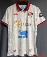 Cagliari Away สีขาวเสื้อเชิ้ต23-24ฉบับพัดลมเสื้อแข่งฟุตบอลคุณภาพแบบไทย