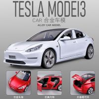 1:32 Tesla MODEL3รถโลหะผสมจำลองเสียงและของเล่นแอลอีดีรถกินไก่รถโมเดลเดียวกัน