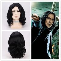 【LZ】✢۩✐  Severo Snape Peruca Cosplay Preto Professor Snape Comprimento do Ombro 35cm Trajes De Halloween Peruca Encaracolada