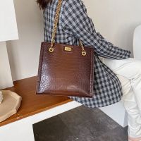 Crocodile Pattern Crossbody Bag High Quality Leather Womens Handbag Lock Chain Shoulder Messenger Bag