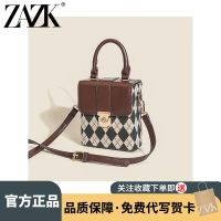 【Hot Sale】 This years popular bag 2023 new high-end niche lattice one-shoulder mobile phone female messenger square