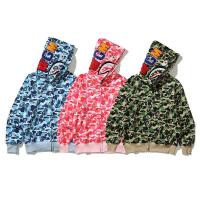 BAPE เสื้อสเวตเชิ้ตลายพรางแบรนด์อินเทรนด์สำหรับผู้หญิงในฤดูใบไม้ร่วงและฤดูหนาว Plus เสื้อแจ็คเก็ตมีฮู้ดหัวฉลามผ้ากำมะหยี่หัววิต WGM มีฮู้ดเสื้อแจ็คเก็ตตัวบนสำหรับผู้ชาย