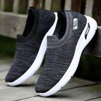 New Stylish Men’s Sports Shoes: Slip-on Casual Shoes with Soft Soles, Round Toe, and Letter Design on Fabric Upper