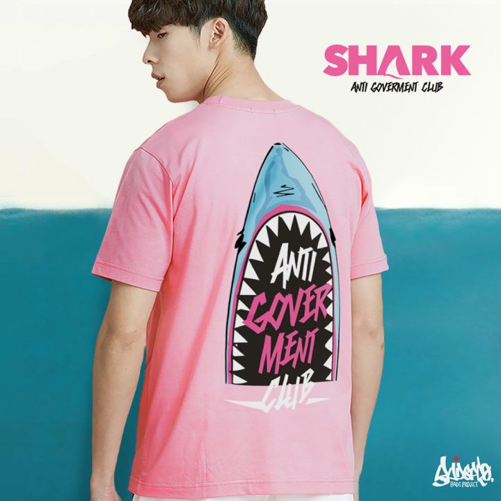 dsl001-เสื้อยืดผู้ชาย-เสื้อยืดลาย-แนวสตรีท-รุ่น-shark-ชมพู-แขนสั้น-เสื้อยืดชาย-ts-เสื้อผู้ชายเท่ๆ-เสื้อผู้ชายวัยรุ่น