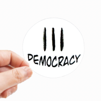 สติ๊กเกอร์หมุดคณะราษฎร ชูสามนิ้ว lll DEMOCRACY สีดำ PVC สติ๊กเกอร์ สติ๊กเกอร์ติดกระจก สติ๊กเกอร์ติดรถยนต์ ประชาธิปไตย พร้อมส่ง