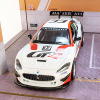 Maserati 1:32 MC GT4แบบจำลองรถแข่งอัลลอยหล่อจากโลหะของเล่นยานพาหนะแบบจำลองรถของขวัญสำหรับเด็กเก็บสะสมไฟเสียงจำลอง