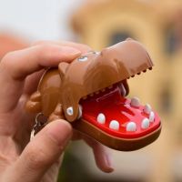 2 PC Mini Hippos Keychain Pendant Toy Cute Cartoon e Mouth Dentist Bite Finger Novelty Toys