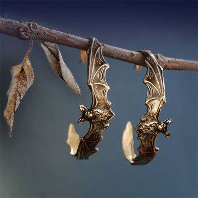 【CC】 Gothic Texture Flying Bat Earrings Dark Department Women  39;s Metal Anniversary Jewelry