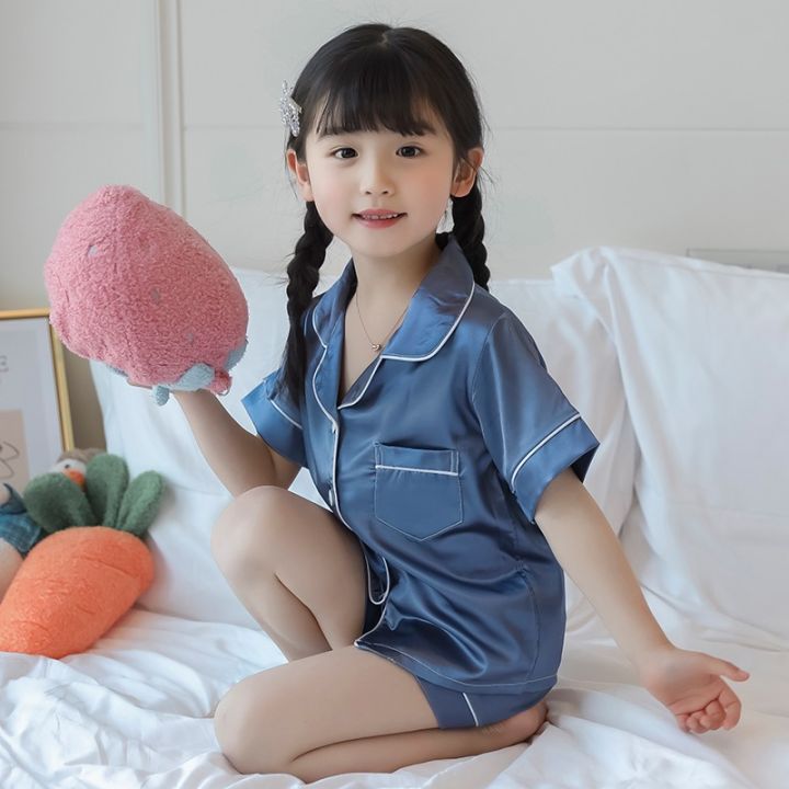 tt-ชุดนอนเด็กผ้าซาติน-มีทั้งแขนสั้นขาสั้น-และแขนยาวขายาว-ชุดนอนผ้าซาตินเด็กเล็กน่ารักมากๆ-สินค้าพร้อมส่ง
