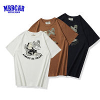 MBBCAR 2023ใหม่ฤดูร้อนเสื้อยืดแขนสั้นสำหรับผู้ชายผ้าฝ้าย230กรัมพิมพ์ลายตัวอักษรแมวการ์ตูนคอกลมสีกากีเสื้อสวมหัวเด็กผู้ชาย