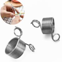 ☢✣ 2 Size Stainless Steel Knitting Tools Finger Wear Thimble Yarn Spring Guides Braided Knuckle Assistant DIY Sewing Accessories