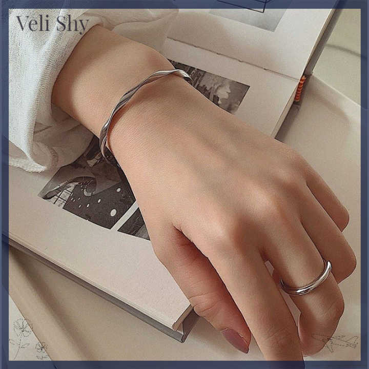 veli-shy-กำไลข้อมือสตรีแหวนโมเบียสกำไลข้อมือน้ำหนักเบาดีไซน์หรูหรากำไล-bestie-ลมเย็นของขวัญเครื่องประดับ