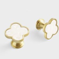 ✚❖ Clovers Brass Decorative Kitchen Cabinet Knobs White Shell Drawer Dresser Pulls Cupboard Wardrobe Handles-1Pack