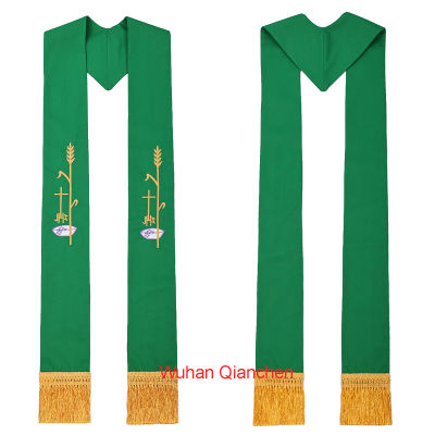 ชุดนักบวชในโบสถ์ขโมยมาเป็นเสื้อคลุมสีเขียวสำหรับเย็บปักลายข้าวสาลี